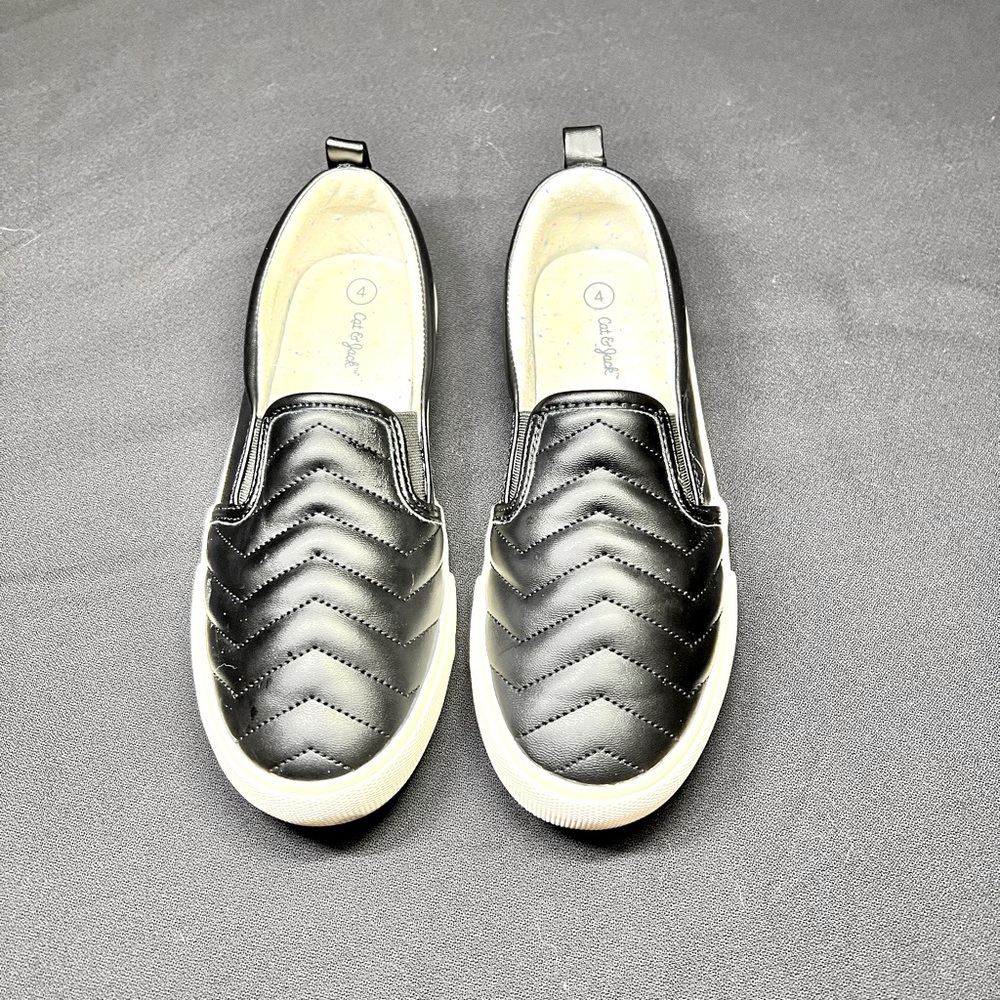 Cat & Jack Girls Faux Leather Slip On Sneakers Size 4